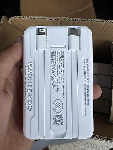 magic arm: Магнитный беспроводной power bank с выдвижной подставкой и встроенными — 3