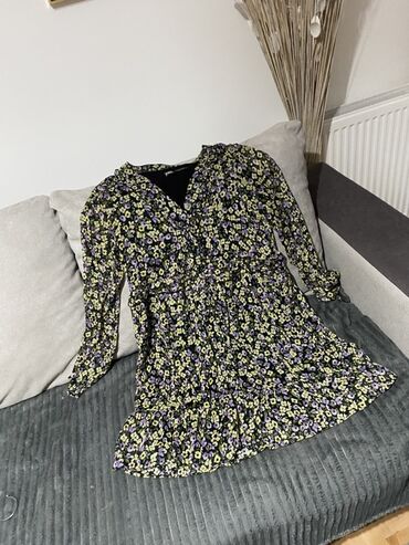 Haljine: Elegantna crno-zlatna haljina na pruge - Model: koktel/večernja — 9