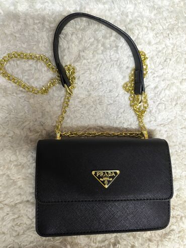 Классикалык сумкалар: Классикалык сумка, Prada, Материалы: Жасалма булгаары, Катуу конструкция, Аялдарга, Жаңы