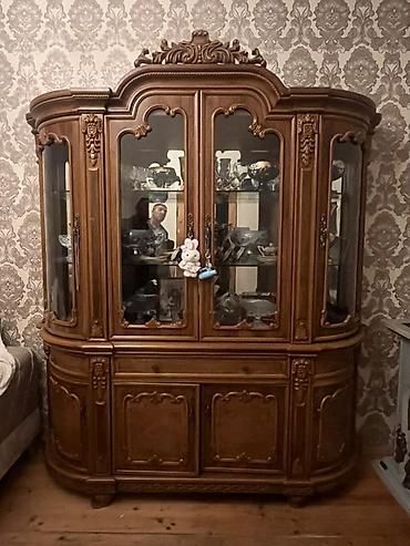 sekileri: Klassik üslubda iri vitrin-bufet - Material: tam ağac (kütük), dərin — 1