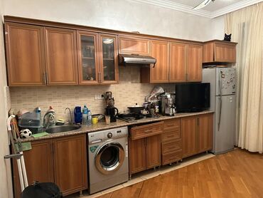 Комоды: Metbex mebeli. 250azn. ölçü 410/230sm. üzerinde qaz moyka aspiratör