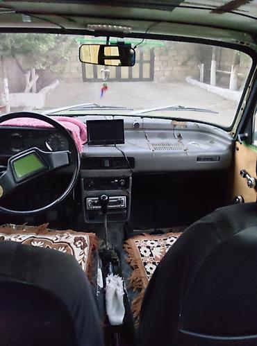 Москвич: Satılır: Moskvich AZLK 2140 (yaşıl rəng) Xüsusiyyətlər: - Kuzov — 3