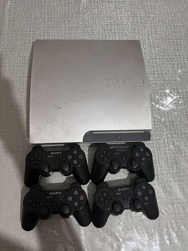 PS5 (Sony PlayStation 5): Salam alekum ps 3 4 pult verilir üsdündə əlim yandıda salılır ünvan
