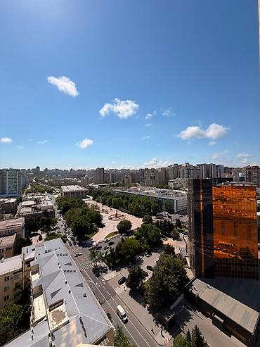 Mənzil qarajla birgə kirayə verilir. Şəhərin tam mərkəzində