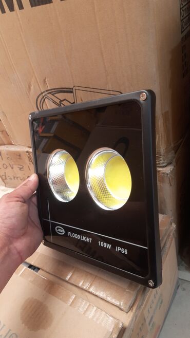 Projektorlar: LED Flood Light proyektorları - Güc variantları: 400W, 500W, 600W — 6