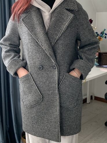 Пуховики и зимние куртки: Листаем. Продаю подростковые и женские куртки размер 42-44-46. Пальто at lalafo.kg — 2 Пуховики и зимние куртки: Листаем. Продаю подростковые и женские куртки размер 42-44-46. Пальто — 2