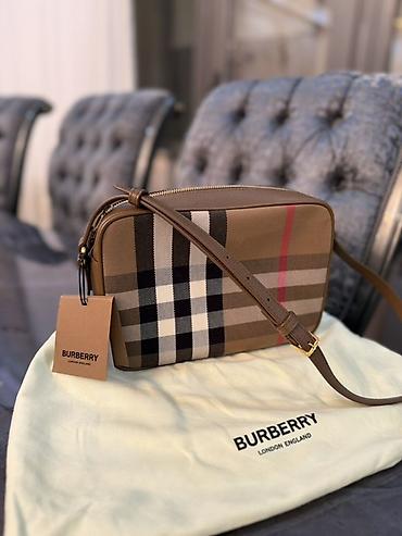 Çantalar: Burberry çanta - öz qiyməti 1900 azndir. Endirim ilə 1240 azn-ə — 1
