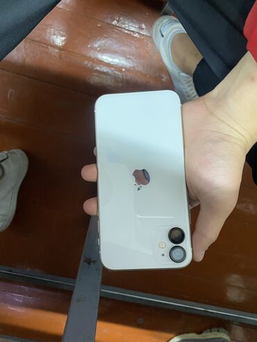 айфон блокко тушуп калды: IPhone 11, Колдонулган, 128 ГБ, Ак, Заряддоочу түзүлүш, Коргоочу айнек, Кабель, 82 %