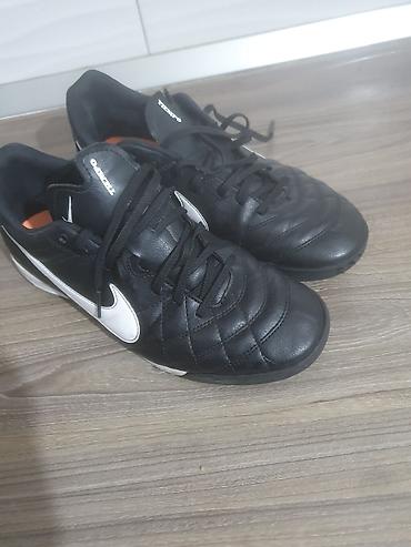 Patike: Nike original.Cista koza.Stanje super.ima jednu malu oderotinu — 2