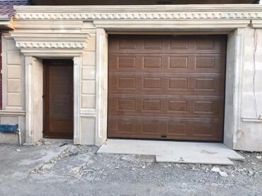 Qaraj darvazaları: Dəmir Qaraj darvazası, Seksional, Avtomatik, rəng - Qəhvəyi, Qapı ilə — 22