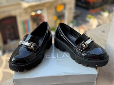 Qadın ayaqqabıları – müxtəlif modellər 1) Qara laklı loaferaz giilib