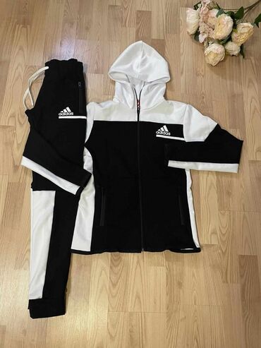 Gornji i donji deo: SMLXl
3300 na lalafo.rs — 6 Gornji i donji deo: SMLXl
3300 — 6