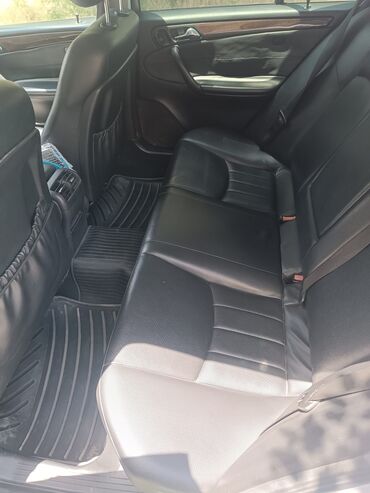 Mercedes-Benz: Mercedes-Benz C 240: 2.4 l | 2005 il Sedan — 10