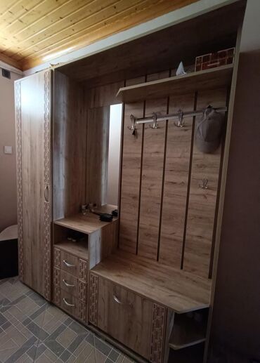Yataq otağı dəstləri: Dəhliz dolab
Ölçülər 210 × 185 × 42 sm.Qiymət 250 azn.Hovsan(Zülfiyyə)