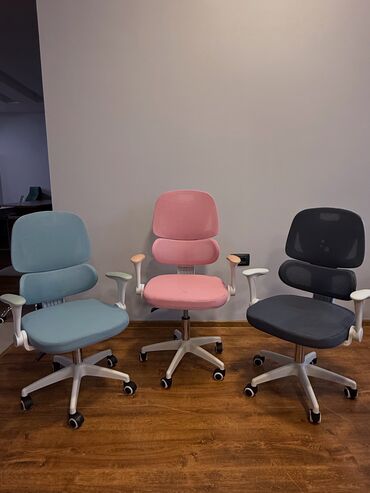 Ofis və oyun kresloları: Təkərli, Qolları tənzimlənir, Süni dəri — 15