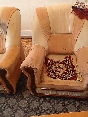 Mebel dəsti – 3 hissə: - 1 ədəd üçnəfərlik divan - 2 ədəd rahat kreslo