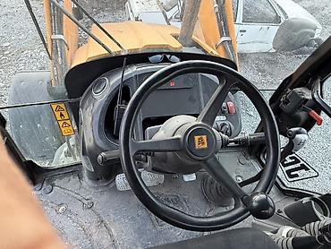 Другие автомобили: Экскаватор-погрузчик JCB желтого цвета.Машина имеет кабину оператора с — 14