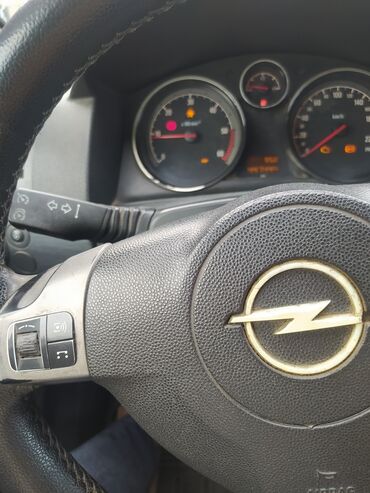 volkswagen 2005: Opel Astra: 1.9 л | 2005 г. | 44700 км Универсал
