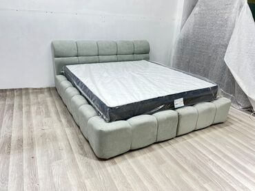 Полутораспальные кровати: Мягкая кровать Делюкс. Основание кровати выполнено в виде мягких