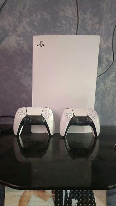 xbox 360 console: Игровая консоль Sony PlayStation 5 с двумя беспроводными геймпадами — 1