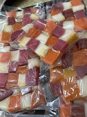 Форель: Аппетитная копченая рыба, разделанная на порционные куски — 17