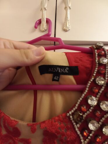 Ziyafət donları: Nişan Paltarıdı 4 aydı alınıb 338 manata ama 130 manata satılır. 1 — 7