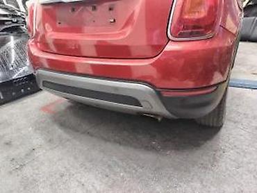la linea slike: Fiat 500x Cross branik zadnji kod boje 831. Fiat 500x Cross branik — 1