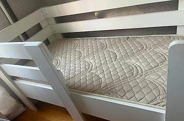 Uşaq çarpayısı və döşək - Material: ağ rəngli, möhkəm ağac/kombinə