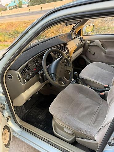 авто ижара: Volkswagen Vento: 1996 г., 1.6 л, Кол менен иштөөчү, Бензин, Седан — 6