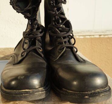 Botinkalar: Hərbi zabit çəkməsi Az işlənmiş hərbi zabit çəkməsi satılır. Ölçüsü — 6