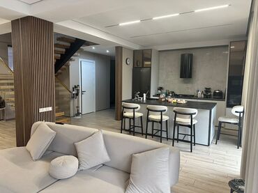 дом в центре бишкека: 300 м², 6 комнат
