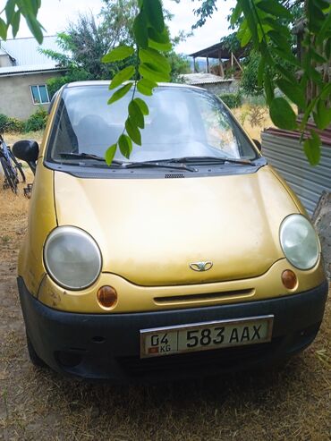 runx alex: Автомобиль Daewoo Matiz желтого цвета с четырехдверным кузовом