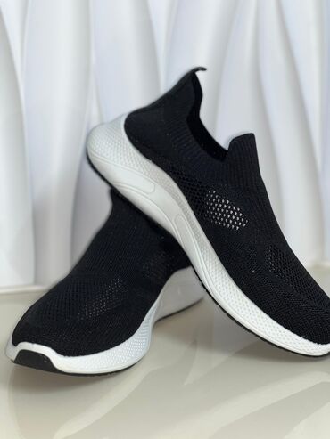 беговая обувь: Оригинал Новые Кроссовки 40 размер