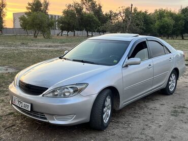 gps трекер для животных бишкек: Автомобиль Toyota Camry серебристого цвета, представленный в кузове