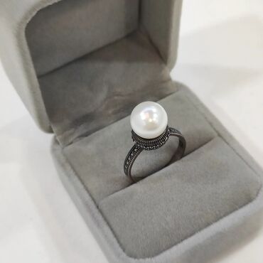 украшения кольца: Серебряное кольцо под Жемчуг Серебро с марказидами 925 пробы Цена