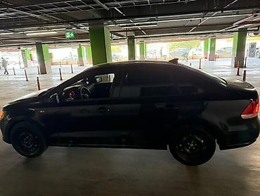 Volkswagen: Volkswagen Polo sedan – qara rəng Texniki xüsusiyyətlər və təchizat — 3
