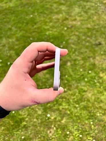 Apple iPhone: Apple iPhone – kompaktan model sa ravnim ivicama i dvostrukom zadnjom — 4