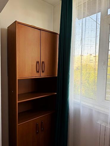 flat osh: Сдаётся просторная 4‑комнатная квартира с двумя спальнями, рабочим — 6