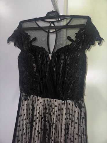 вечерние платья с гипюром: Вечернее платье, Классическое, Длинная модель, С рукавами, Открытая спина, S