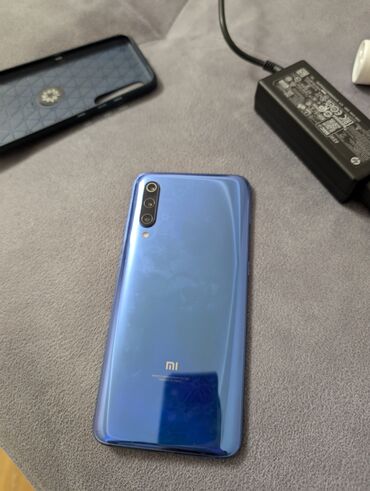 Xiaomi: Xiaomi Mi 9, 128 GB, rəng - Mavi, 
 Qırıq, Barmaq izi, İki sim kartlı