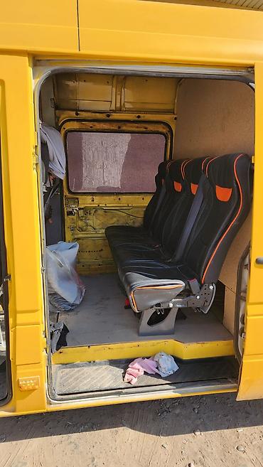 дубл кабина гигант: Mercedes-Benz Sprinter (длинная база, высокий потолок), желтый фургон — 5