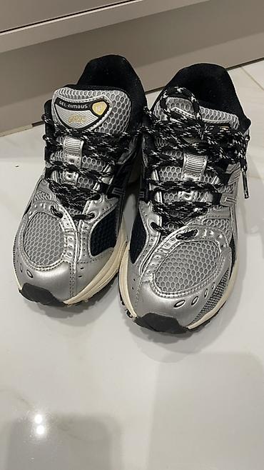 красовка асикс: Кроссовки, 36.5, 37, Asics, Б/у, цвет - Серебристый, Самовывоз — 1