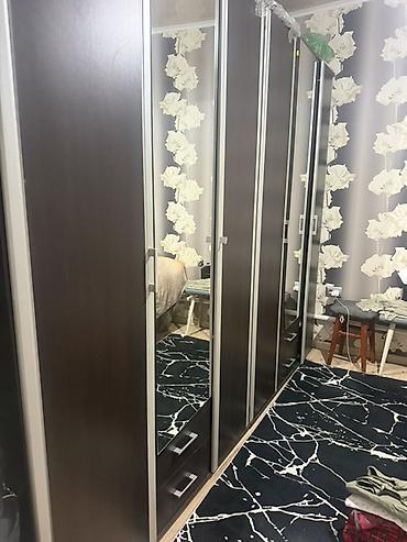 Продаю 2 шкафа по 10000 сом каждая состояние 7 из10 Шкаф-купе с