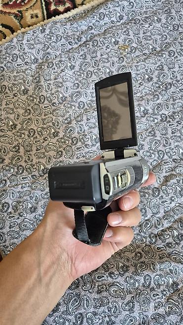 Видеокамеры: Видеокамера Sony Handycam с объективом Carl Zeiss Vario-Tessar. На — 2