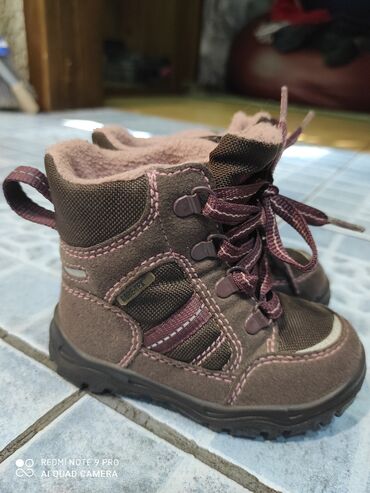 демисезонная детская обувь 22 размера: Детские сапожки демисезонные,с тонким мехом. Почти новые,хорошее