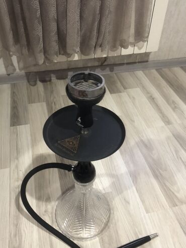 Qəlyan, vayp və aksesuarları: Nargilə dəsti - Material: şəffaf şüşə kolba, mat qara metal gövdə və