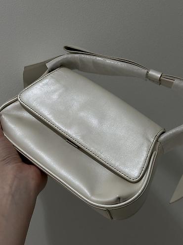 Классические сумки: Новая сумка Charles & Keith — 3 500 сом Оригинальная сумка — 2