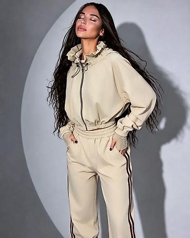 sergio taschini: Zenski sportski komplet – jakna + pantalone
3500din
S M L — 4