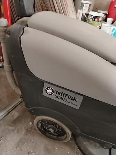 Bağ evi və bağ üçün hərşey: 2 dəfə 10 dəqiqə işlənmiş Nilfisk SC400 döşəmə yuyucu-sürücü maşın - — 1