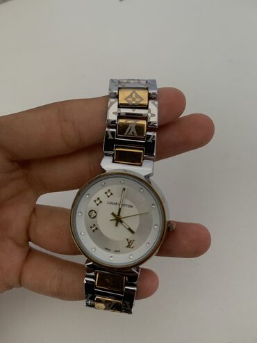 Наручные часы: Часы Louis Vuition женские